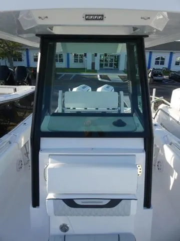 Slide: The Image of Blackfin 252CC 2025 - 31