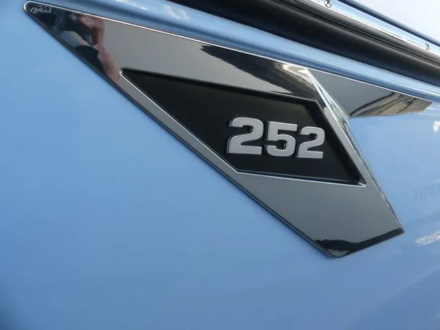 Slide: The Image of Blackfin 252CC 2025 - 4