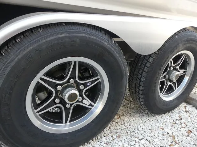 Slide: The Image of Blackfin 252CC 2025 - 6