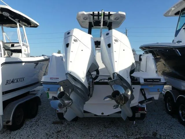 Slide: The Image of Blackfin 252CC 2025 - 8