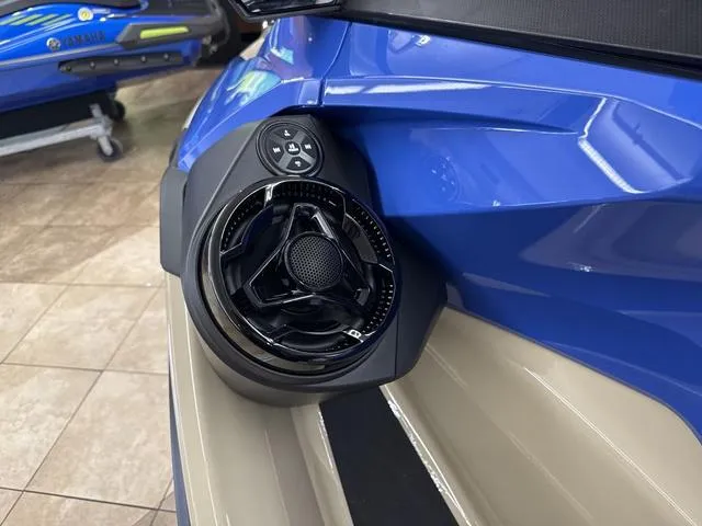 Slide: The Image of Sea-Doo Wake 2025 - 10