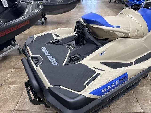 Slide: The Image of Sea-Doo Wake 2025 - 13