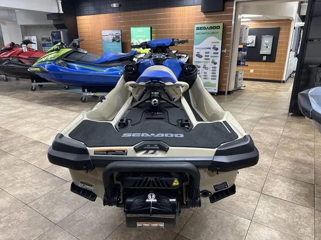 Slide: The Image of Sea-Doo Wake 2025 - 4