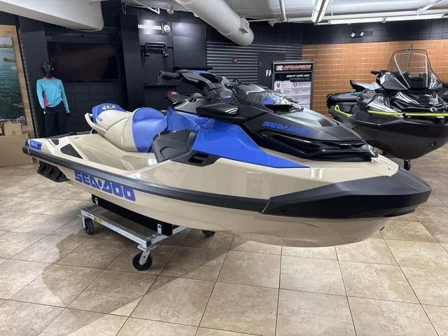 Slide: The Image of Sea-Doo Wake 2025 - 7