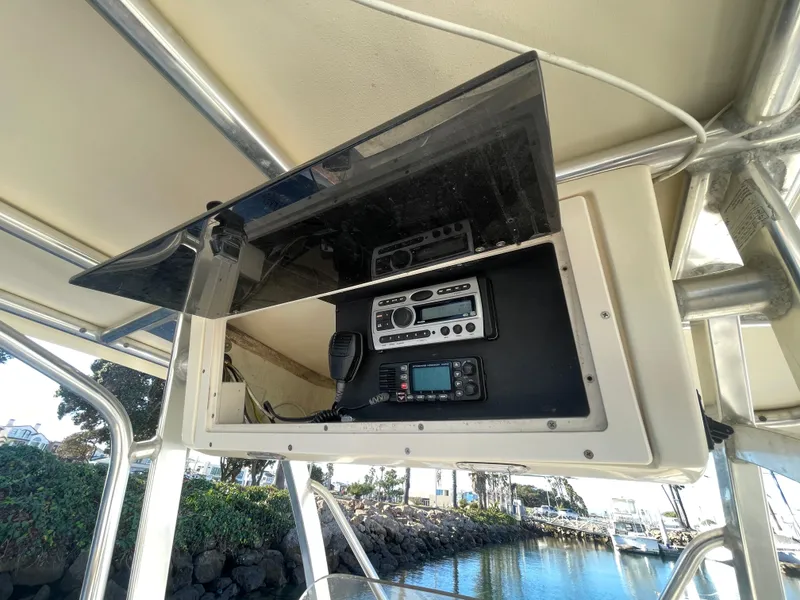 Slide: The Image of 2007 Scout 242 Sportfish boat console with radio and navigation equipment. - 18