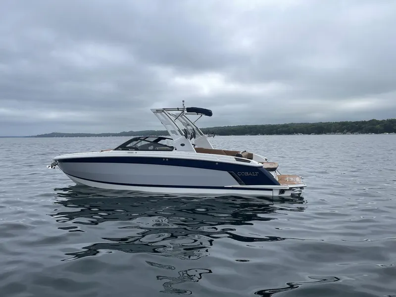 Slide: The Image of Cobalt R8 Surf 2025 - 1