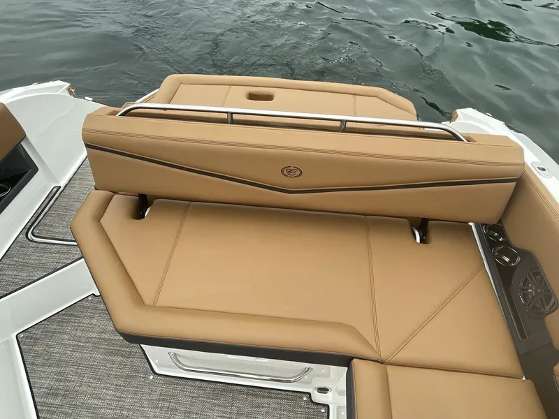 Slide: The Image of Cobalt R8 Surf 2025 - 398