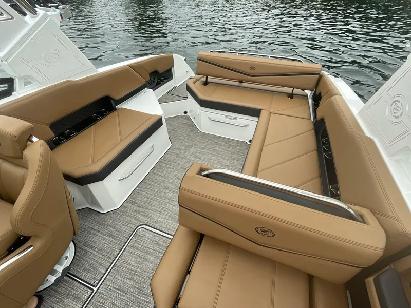 Slide: The Image of Cobalt R8 Surf 2025 - 401