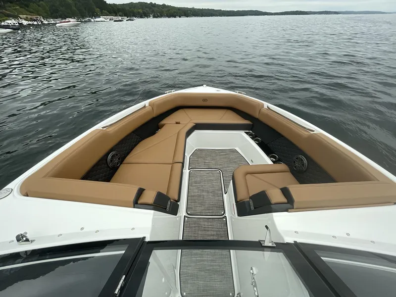 Slide: The Image of Cobalt R8 Surf 2025 - 403