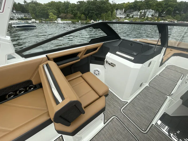 Slide: The Image of Cobalt R8 Surf 2025 - 399