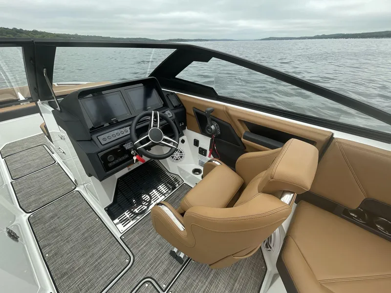 Slide: The Image of Cobalt R8 Surf 2025 - 351