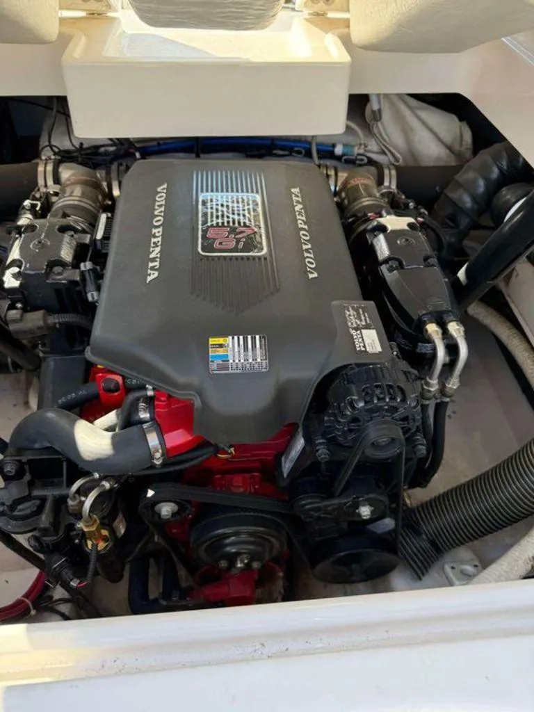Slide: The Image of Volvo Penta engine in 2004 Four Winns 230 Horizon boat. - 9