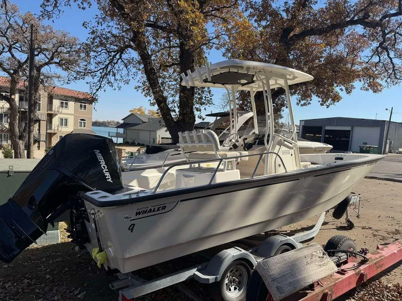 Slide: The Image of Boston Whaler 210 Montauk 2023 - 1