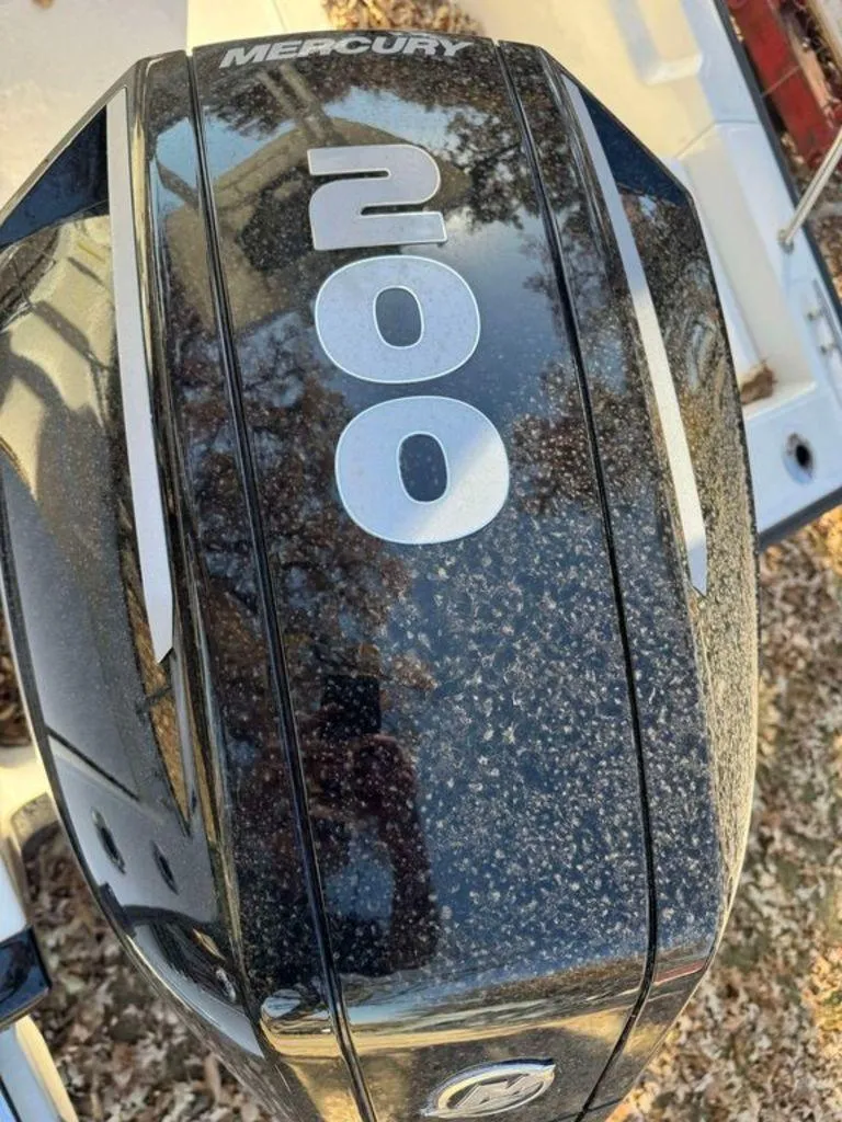 Slide: The Image of Boston Whaler 210 Montauk 2023 - 10