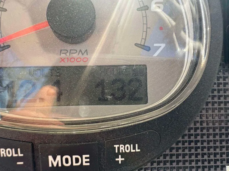 Slide: The Image of Boston Whaler 210 Montauk 2023 - 8