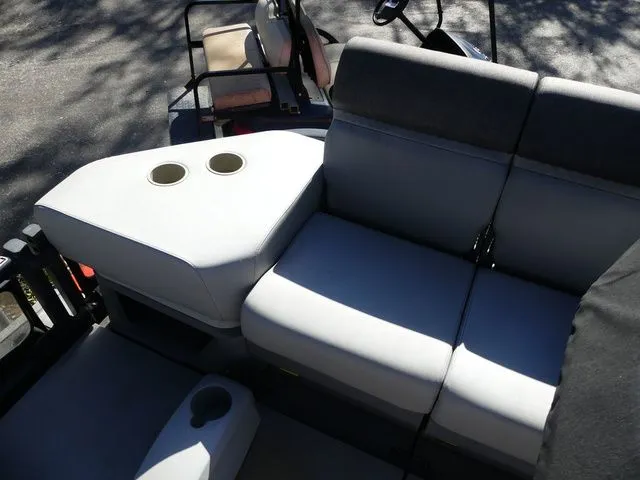 Slide: The Image of Sea-Doo Switch Cruise 18 2023 - 10