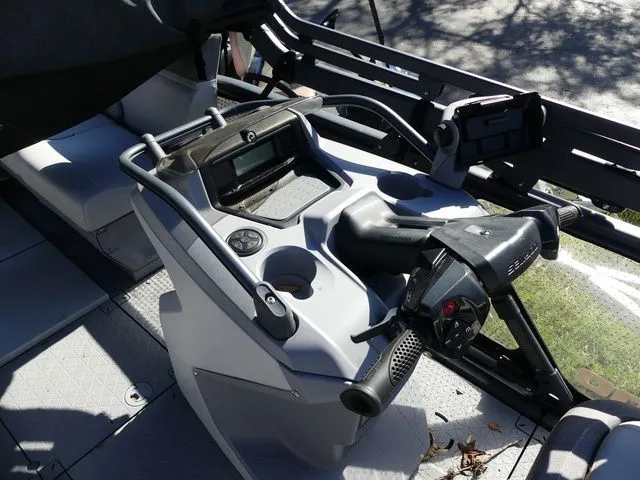 Slide: The Image of Sea-Doo Switch Cruise 18 2023 - 11