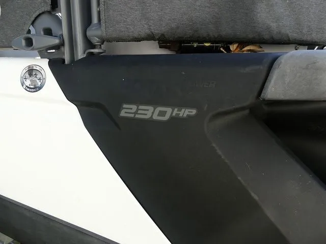 Slide: The Image of Sea-Doo Switch Cruise 18 2023 - 5