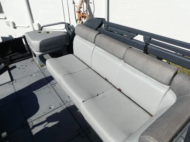 Slide: The Image of Sea-Doo Switch Cruise 18 2023 - 9