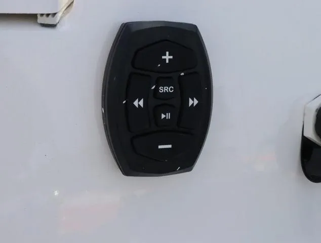 Slide: The Image of Control panel on 2025 Yamaha Boats 255 FSH SPORT H-SEAFOAM G. - 28