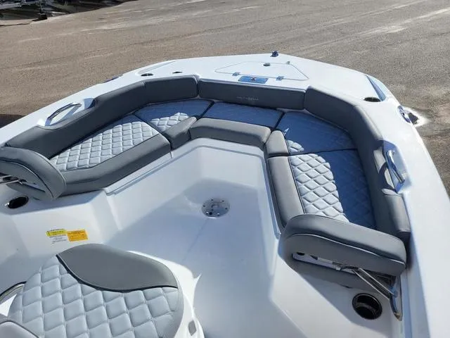 Slide: The Image of NauticStar 191 Hybrid 2025 - 11