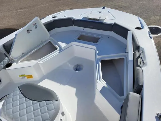 Slide: The Image of NauticStar 191 Hybrid 2025 - 14