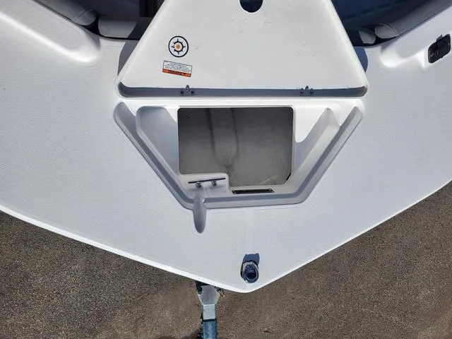 Slide: The Image of NauticStar 191 Hybrid 2025 - 15