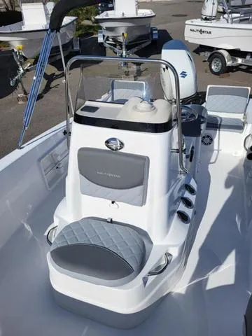 Slide: The Image of NauticStar 191 Hybrid 2025 - 16