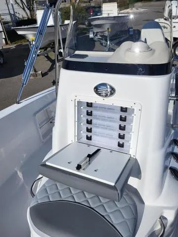 Slide: The Image of NauticStar 191 Hybrid 2025 - 17