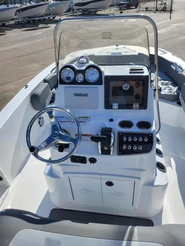 Slide: The Image of NauticStar 191 Hybrid 2025 - 19