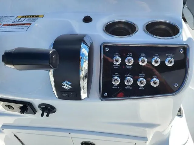 Slide: The Image of NauticStar 191 Hybrid 2025 - 21