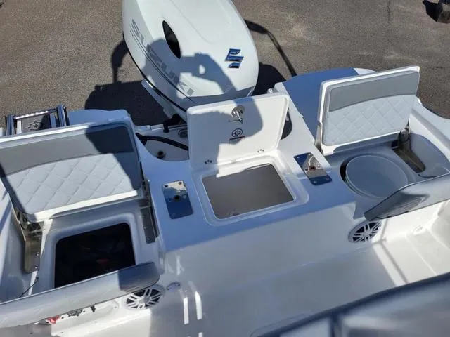 Slide: The Image of NauticStar 191 Hybrid 2025 - 27
