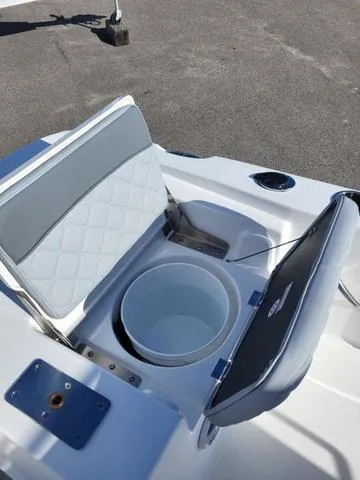 Slide: The Image of NauticStar 191 Hybrid 2025 - 28