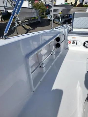 Slide: The Image of NauticStar 191 Hybrid 2025 - 29