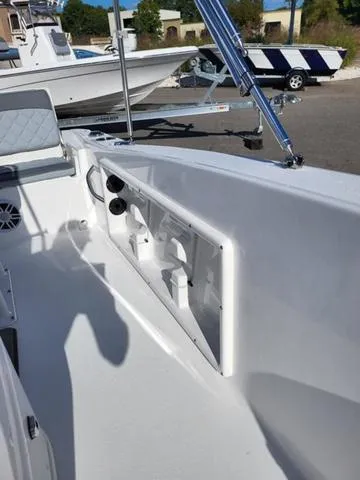 Slide: The Image of NauticStar 191 Hybrid 2025 - 30