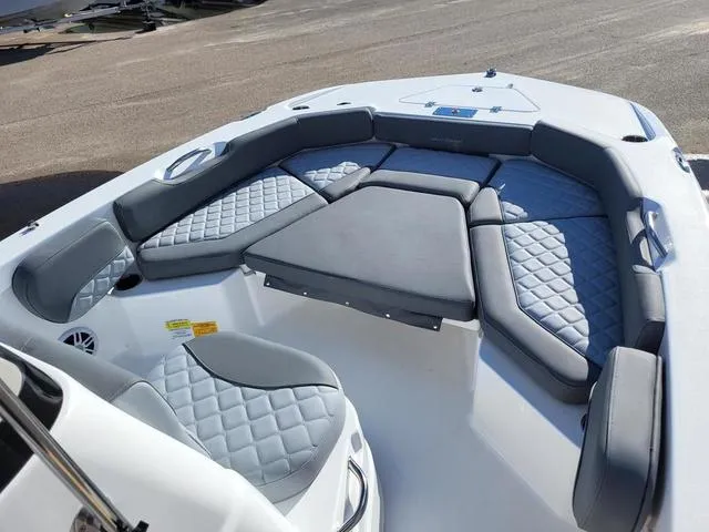 Slide: The Image of NauticStar 191 Hybrid 2025 - 9