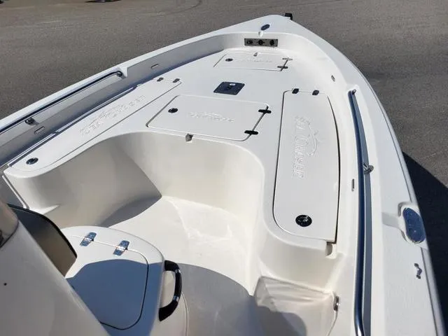 Slide: The Image of Sea Chaser 21 LX 2022 - 11