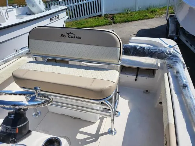 Slide: The Image of Sea Chaser 21 LX 2022 - 16