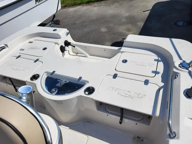 Slide: The Image of Sea Chaser 21 LX 2022 - 17