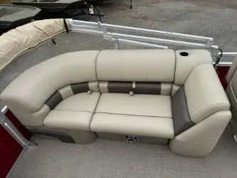 Slide: The Image of Sun Tracker Party Barge 22 DLX 2025 - 66