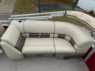 Slide: The Image of Sun Tracker Party Barge 22 DLX 2025 - 68