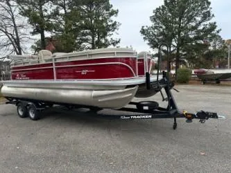 Slide: The Image of Sun Tracker Party Barge 22 DLX 2025 - 75