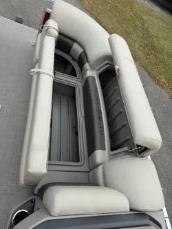 Slide: The Image of Sun Tracker Party Barge 22 DLX 2025 - 77