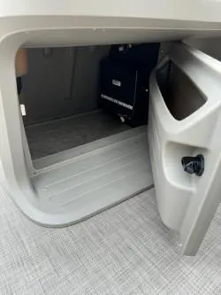 Slide: The Image of Sun Tracker Party Barge 22 DLX 2025 - 81