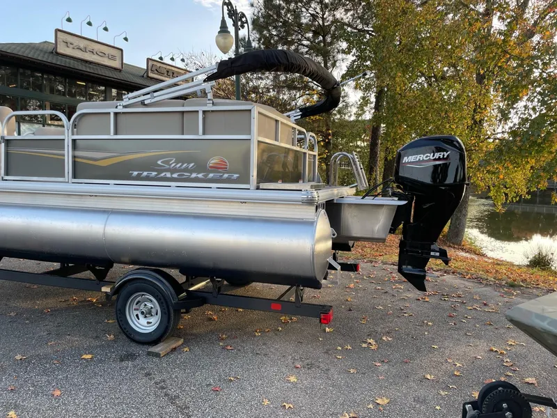 Slide: The Image of Sun Tracker Party Barge 16 DLX 2025 - 50