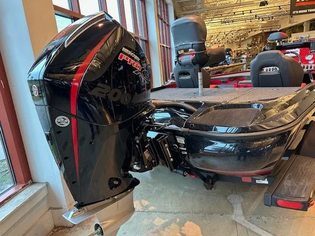 Slide: The Image of 2025 Nitro Z19 boat with powerful 200 HP engine in showroom. - 3