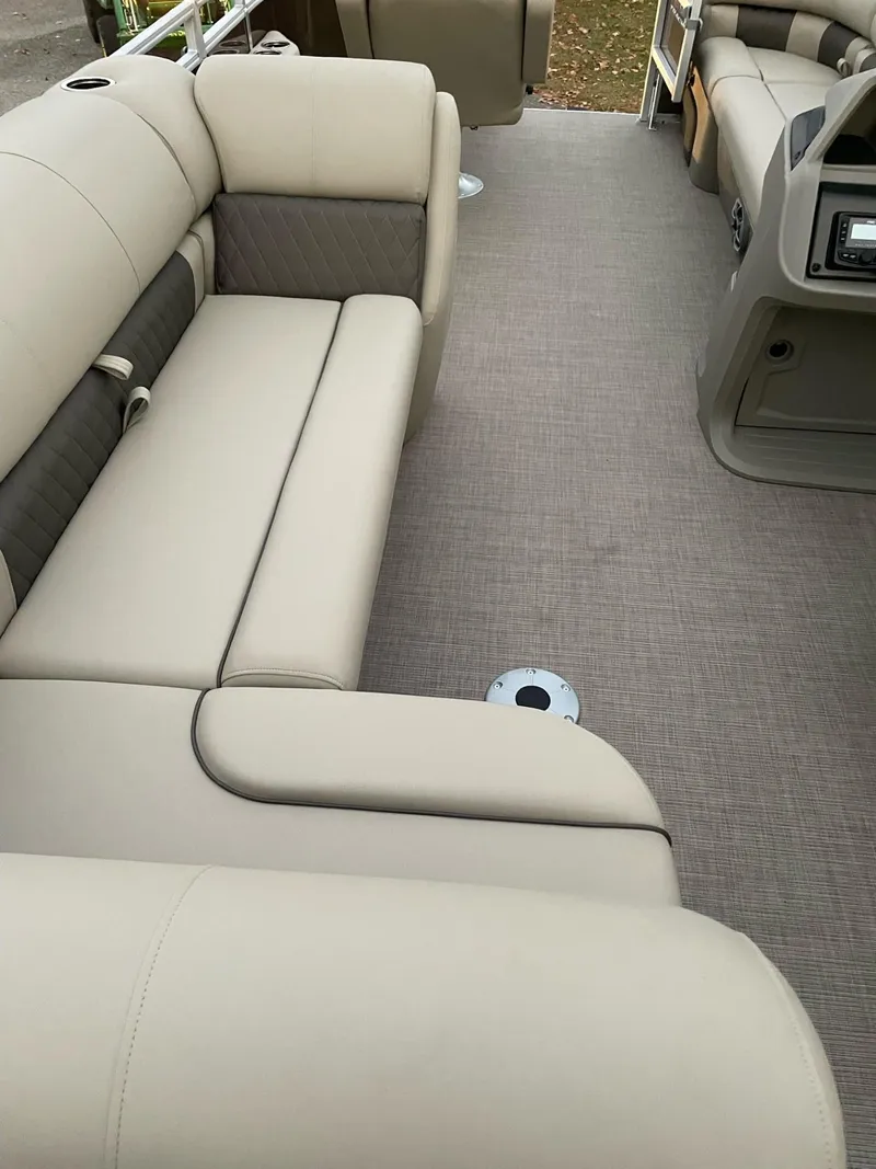 Slide: The Image of Sun Tracker SportFish 20 DLX 2025 - 84