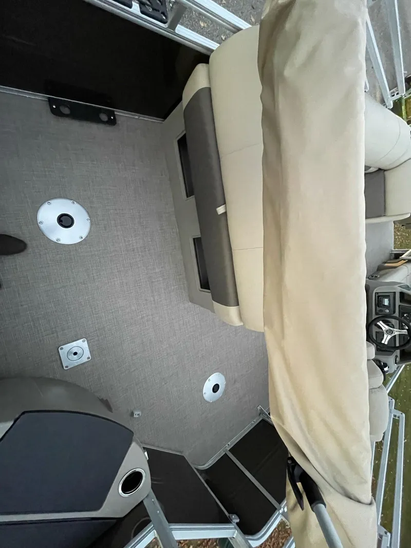 Slide: The Image of Sun Tracker SportFish 20 DLX 2025 - 86