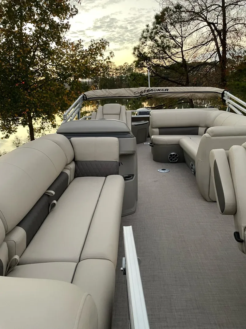 Slide: The Image of Sun Tracker SportFish 20 DLX 2025 - 88