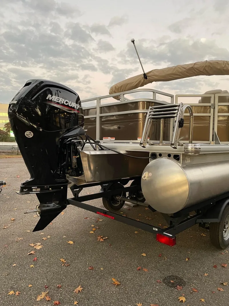 Slide: The Image of Sun Tracker SportFish 20 DLX 2025 - 91